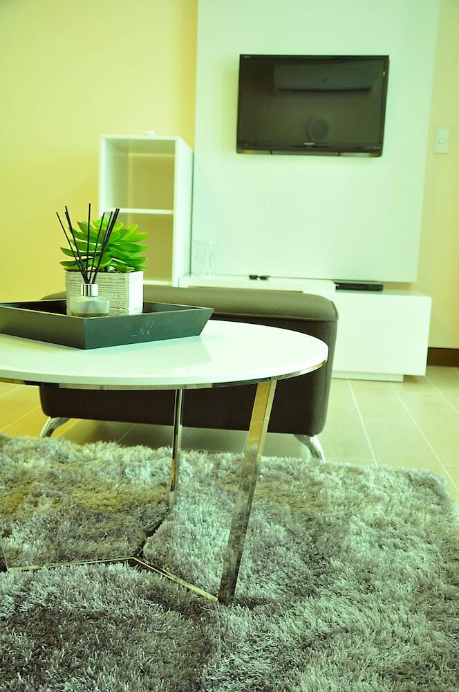 Hotel Csuites At Two Central Residences