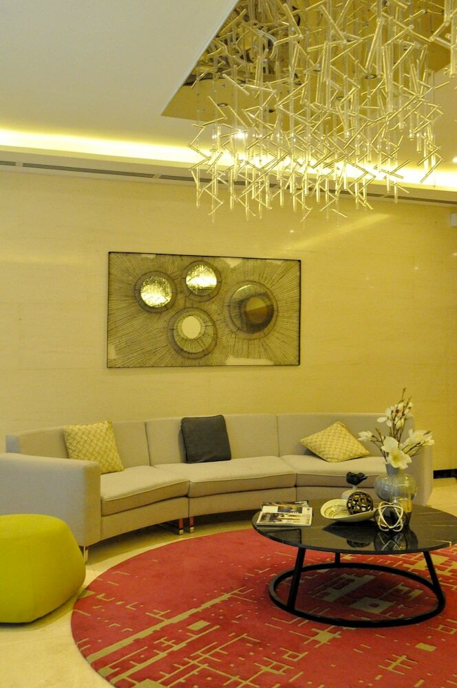 Hotel Csuites At Two Central Residences
