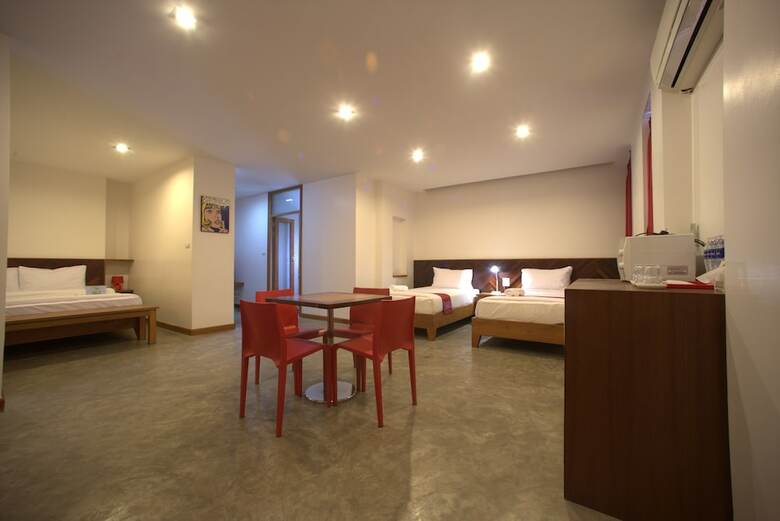 J2 Hotel