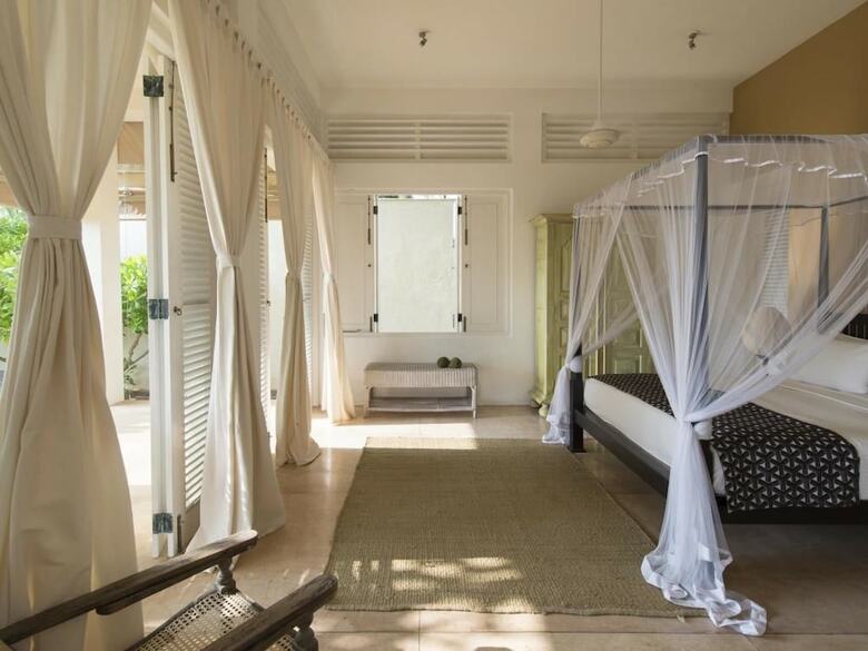 Hotel Sri Villas