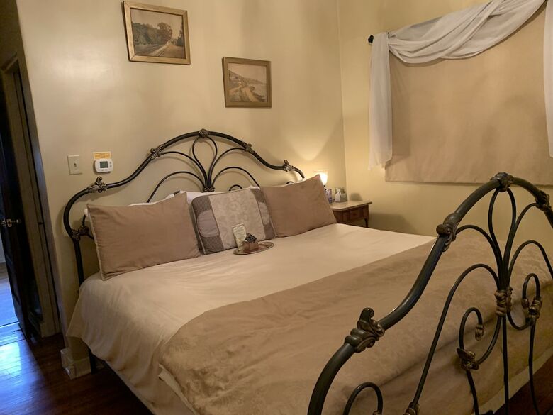 Downtown Historic Bed And Breakfast