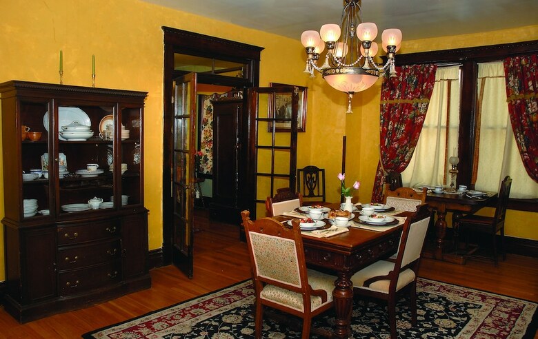 Downtown Historic Bed And Breakfast