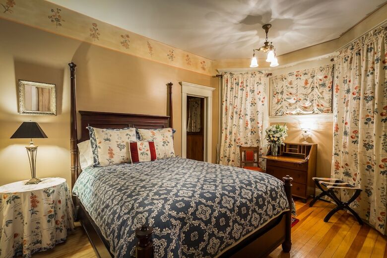 Downtown Historic Bed And Breakfast