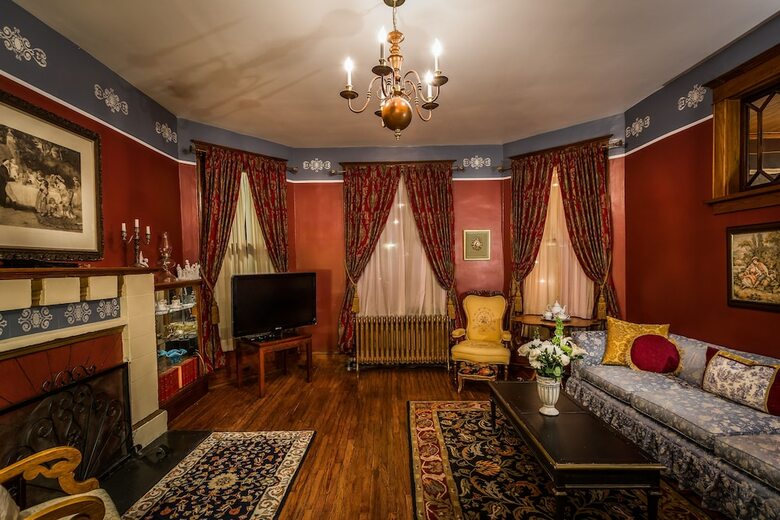 Downtown Historic Bed And Breakfast