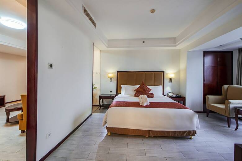 Haikou Baofa Shengyi Hotel