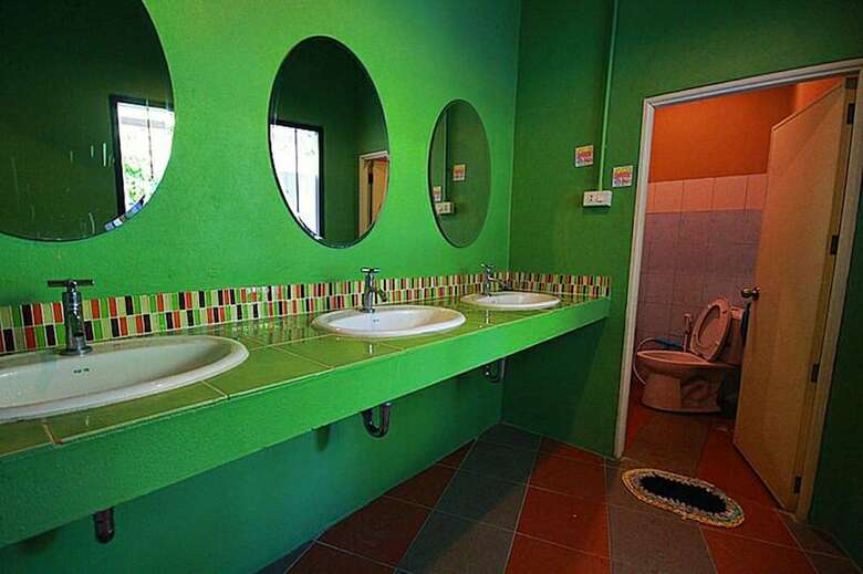 Hostal Baan Chalok Hostel