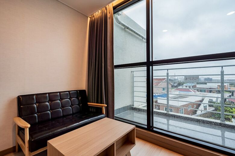 Sunrise Hotel Seopjikoji