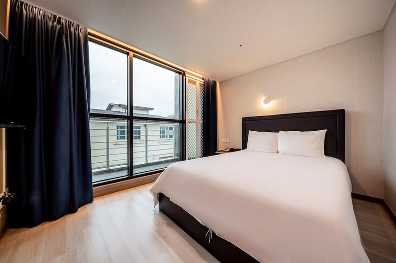 Sunrise Hotel Seopjikoji