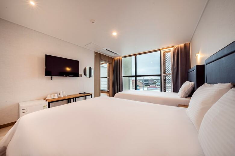 Sunrise Hotel Seopjikoji
