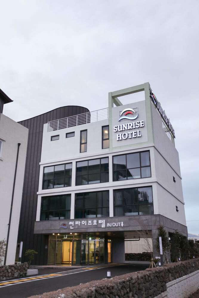 Sunrise Hotel Seopjikoji