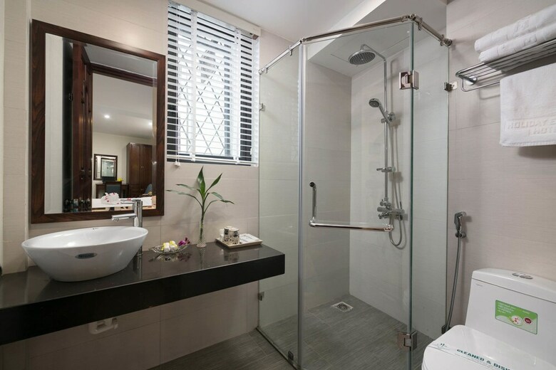 Holiday Emerald Hotel