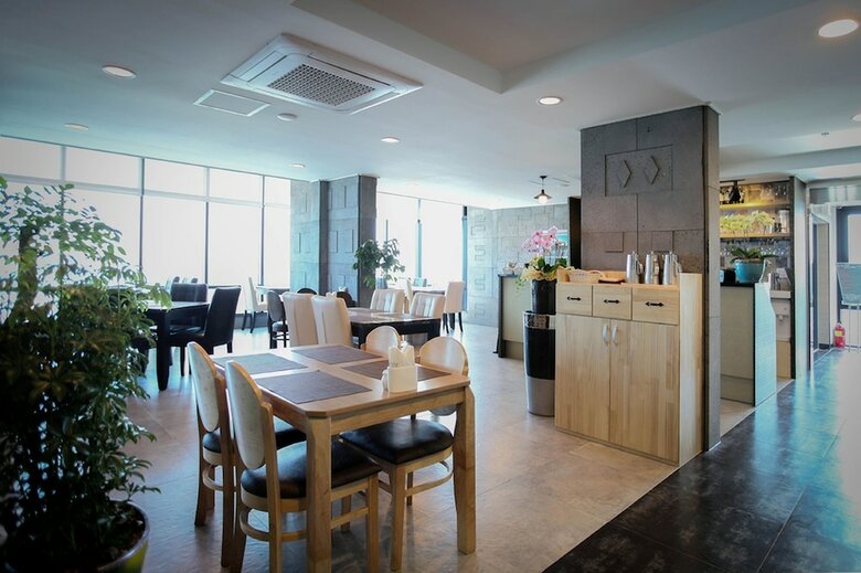 Eins Hotel