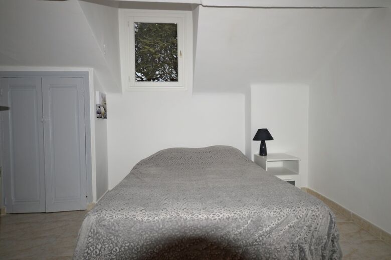Good Value Three- Bedroom Apartment