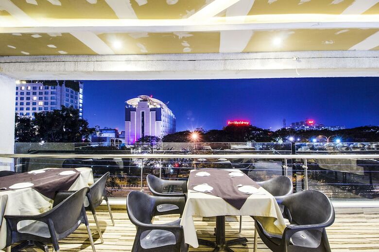 Fabhotel Prime Avenue
