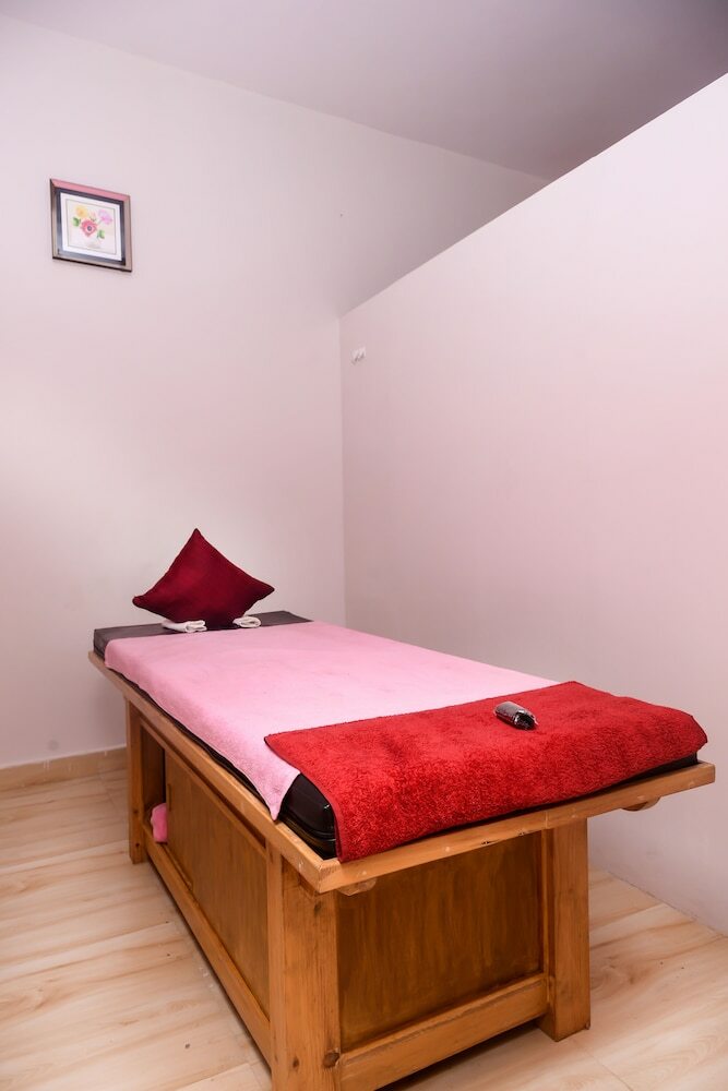 Hotel Kuti Resort And Spa