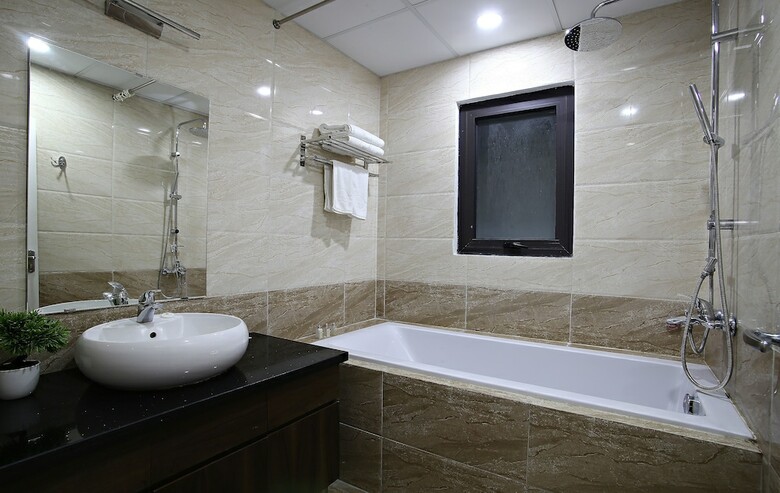 Hotel Poonsa Truong Cong Giai