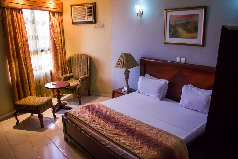 Heritage House Square Hotel