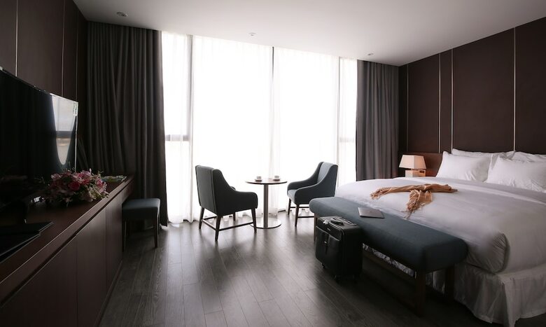 Avora Hotel