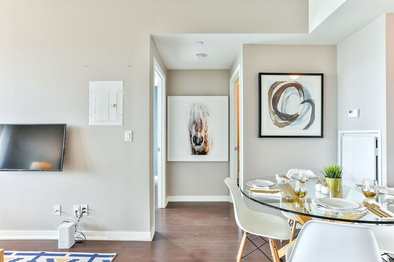 Liberty Village Condo W/parking