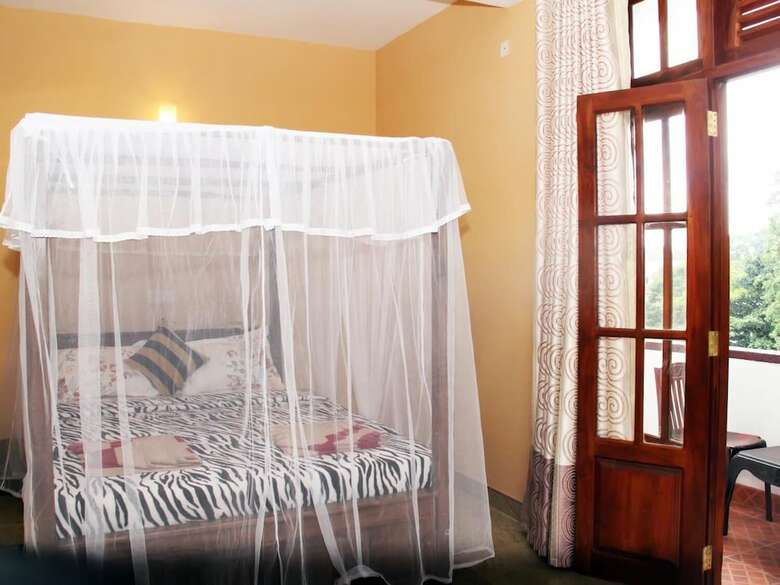 Hotel Lizzie Villa Guest House