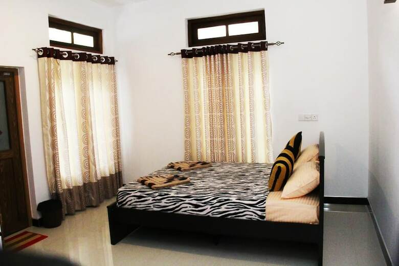 Hotel Lizzie Villa Guest House