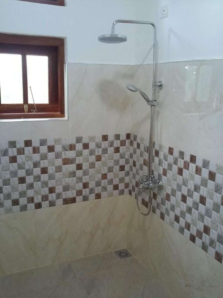 Hotel Lizzie Villa Guest House