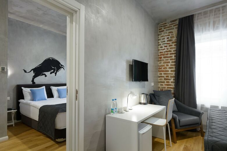 Red Brick Hotel