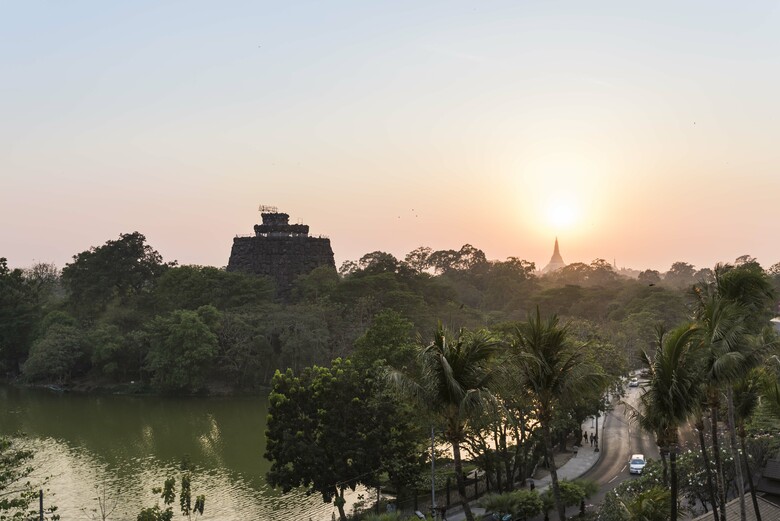 Chatrium Hotel Royal Lake Yangon