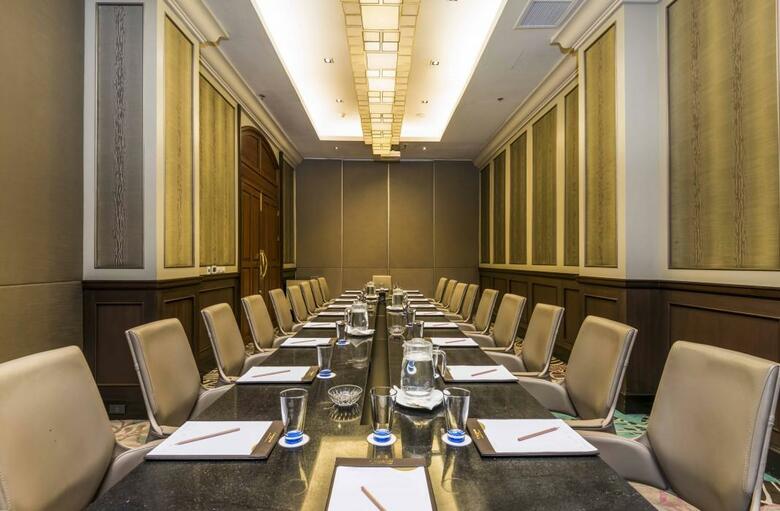 Chatrium Hotel Royal Lake Yangon