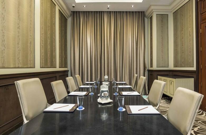 Chatrium Hotel Royal Lake Yangon