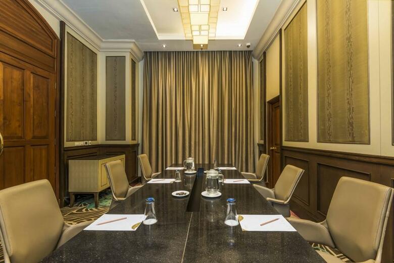 Chatrium Hotel Royal Lake Yangon