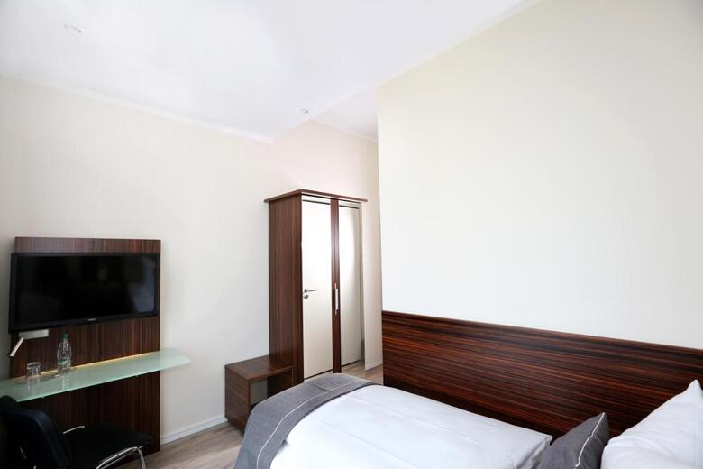 Hoteltow