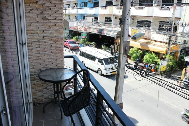 Retox Bar Hotel And Restaurant