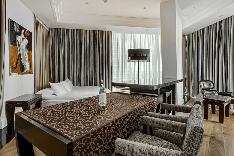 Hotel Sky Apartments Rentals Service