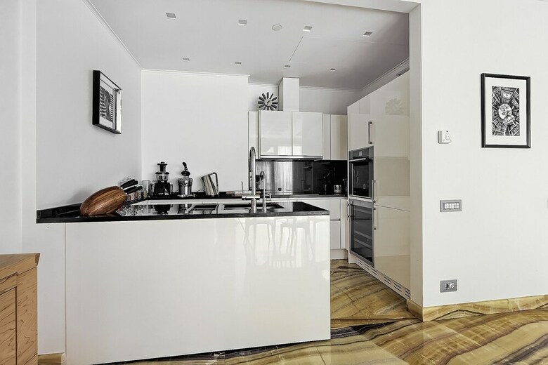 Hotel Sky Apartments Rentals Service