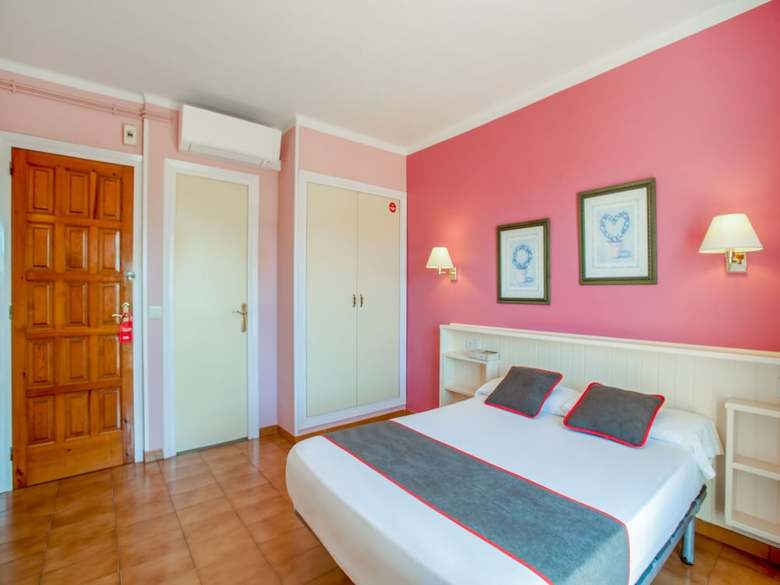 Pension Oyo Hostal Casa Feliu