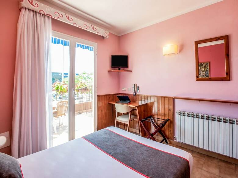Pension Oyo Hostal Casa Feliu