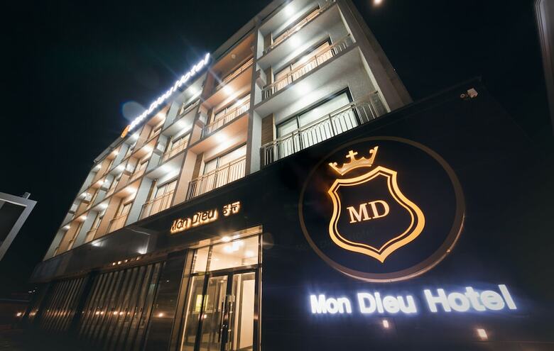 Mon Dieu Hotel
