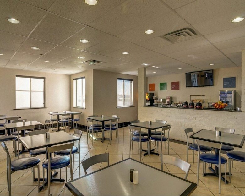 Hotel Comfort Inn & Suites