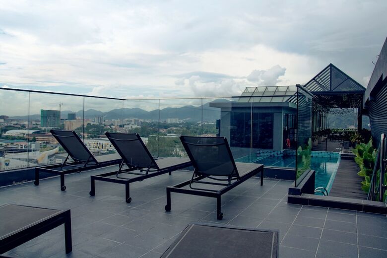 M Roof Hotel & Residences