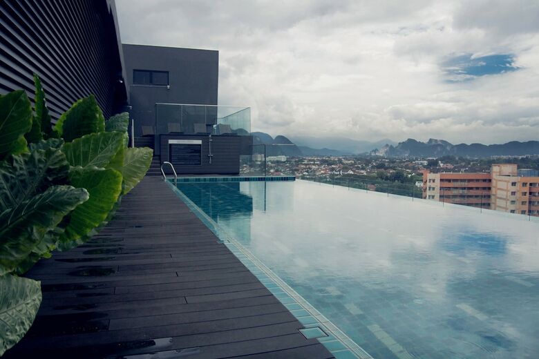 M Roof Hotel & Residences
