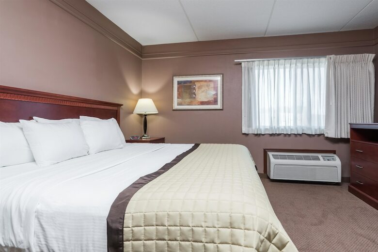 Hotel Ramada By Wyndham Fargo