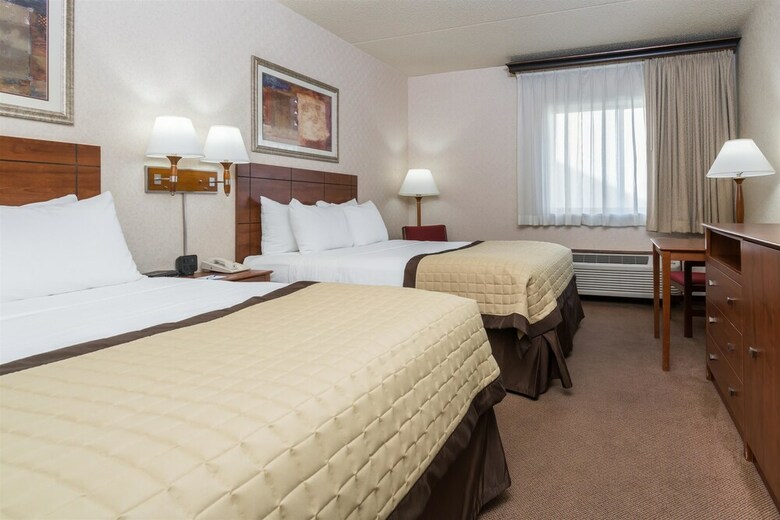 Hotel Ramada By Wyndham Fargo