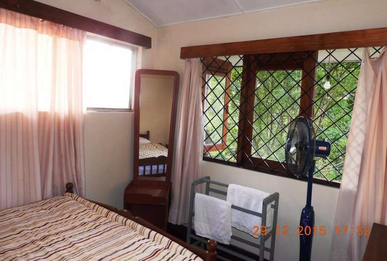 Bed & Breakfast Hanthana Breeze Home Stay