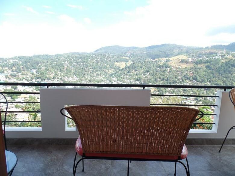 Bed & Breakfast Kandyan Bluestar Villa