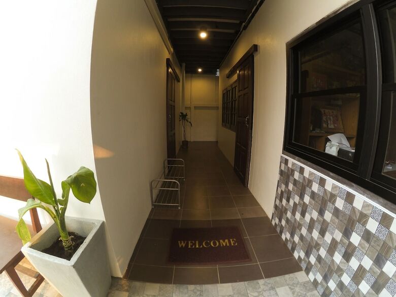 Hostal Urban Bed Hostel - Adults Only