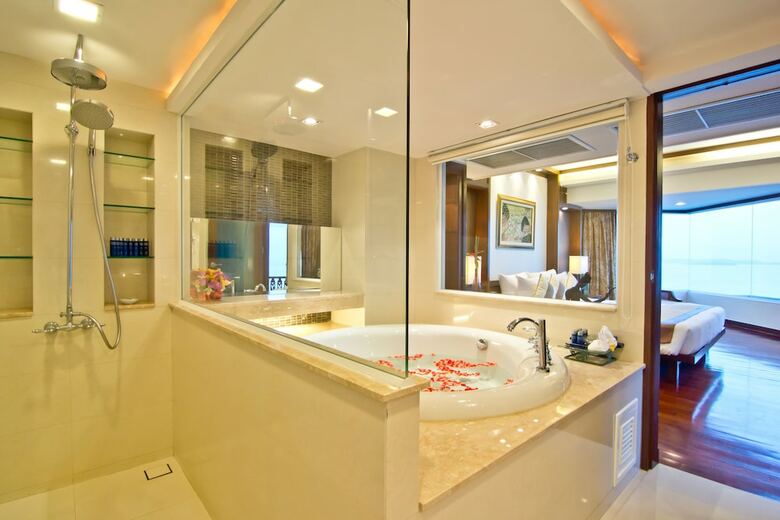 Apartamento Royal Cliff Beach Hotel