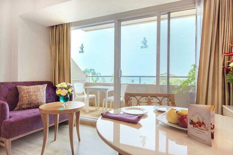 Apartamento Royal Cliff Beach Hotel