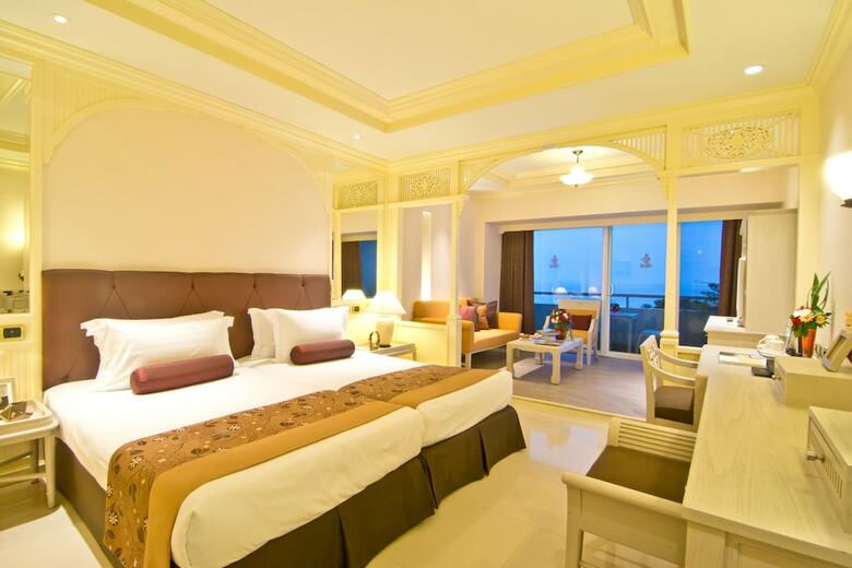 Apartamento Royal Cliff Beach Hotel