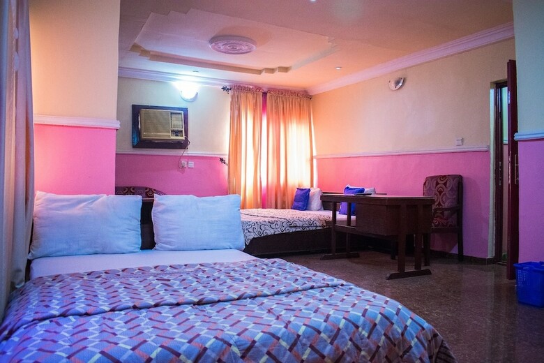 Hotel Maria Suites